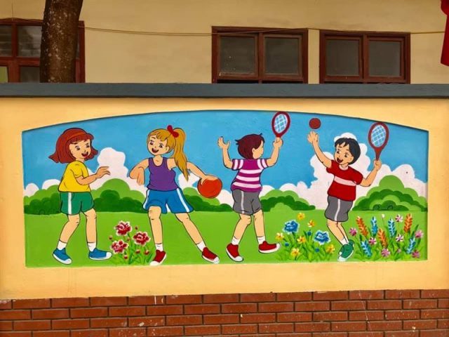 Mẫu vẽ tranh tường cho trường tiểu học là một công việc rất quan trọng được thực hiện với tình yêu thương và sự tâm huyết của các giáo viên và học sinh. Bạn sẽ bị ám ảnh bởi những tác phẩm vẽ tường trường tiểu học đầy màu sắc và ý nghĩa này.