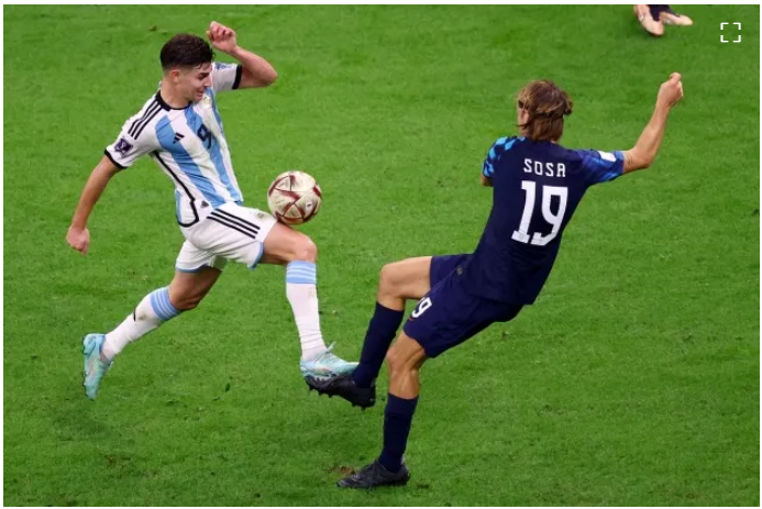 Julian Alvarez được đánh giá toàn diện hơn Mbappe và Haaland