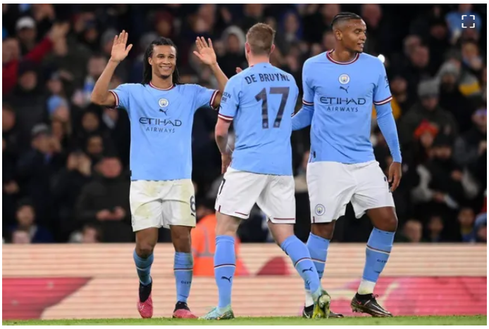 Nathan Ake ghi bàn và De Bruyne lại là người kiến tạo